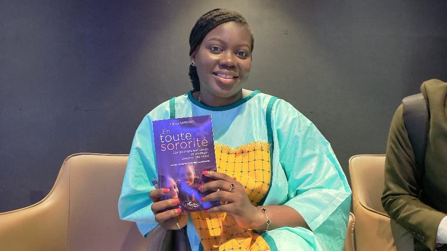 72 Heures du Livre : Fatou Sanogo met la sororité à l’honneur avec une dédicace engagée